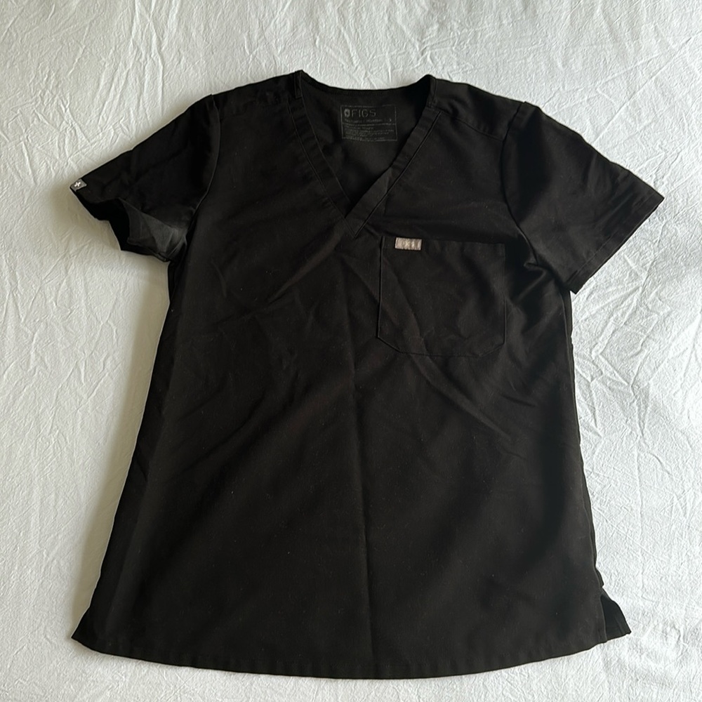 Figs Women’s Black Scrub Top with Pocket